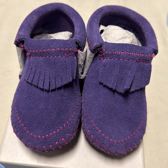 NIB Minnetonka ๐ Riley Bootie purple moccasin infant size 2 - Picture 2 of 14